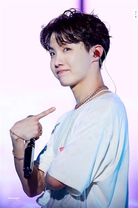 Pin By Ghita Elfath On Bts Love Yourself World Tour Bts J Hope