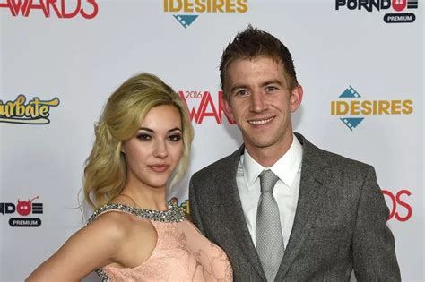 Porn Shoot Raided By Armed Police After Mistaking Adult Stars Fake Guns For Firearms Daily Star