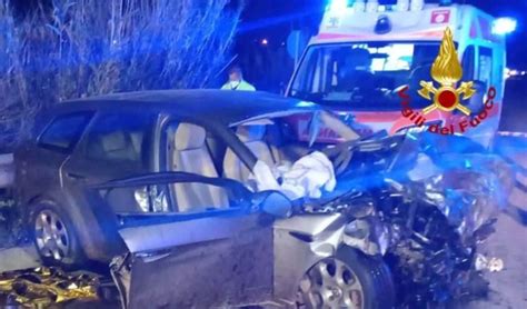 Incidente A Ginosa Scontro Frontale Tra Auto Morti Marito E Moglie