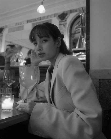 Lisa X Nh M C Bikini N I T Ph P L N U Ph Di N V Ng C C Ph M Tr C B N D N Thi N H