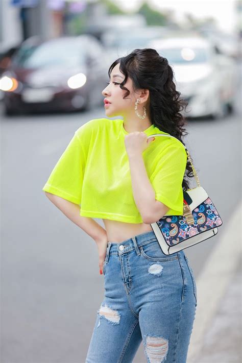 Vợ cũ hot girl của Hồ Quang Hiếu làm nóng lại trào lưu mặc áo crop top