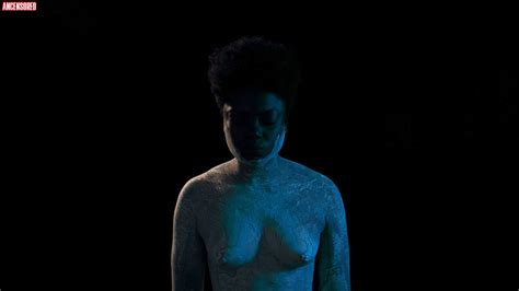 Naked Nayara Justino In A Gruta