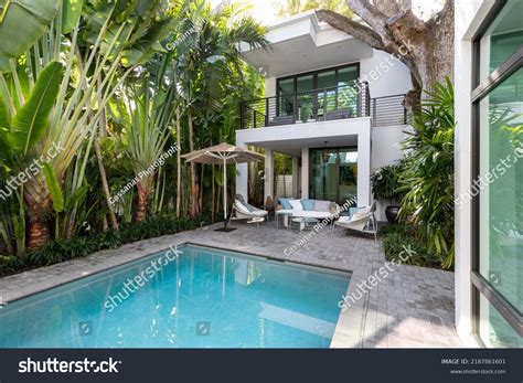 Backyard Modern House Swimming Pool Stock Photo 2187861601 | Shutterstock