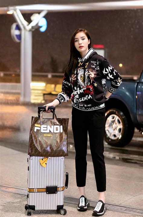 Thu mới chớm mà dàn sao và hot girl Việt đã khoe 1001 kiểu street style kiểu nào cũng dát đầy