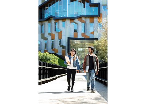 La Trobe University: Fees, Reviews, Rankings, Courses & Contact info 