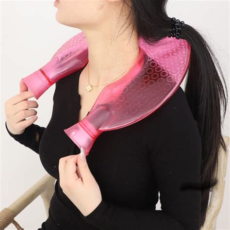 U Shaped Pvc Hot Compress Shoulder And Neck Explosion Proof Water Injection Hot Water Bag Green