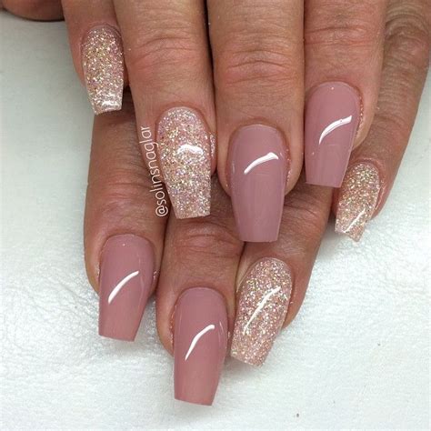 Elegantes e sofisticadas Ideias de decoração em unhas nude