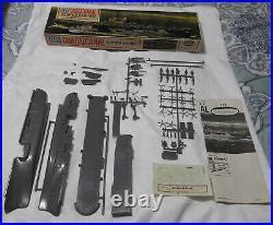 1966 Aurora USS Guadalcanal Copter Carrier Ship Model Kit 718-200 ...