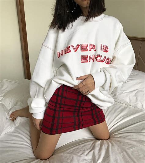 Không cần đi đâu xa chỉ tạo dáng trên giường thôi các hot girl Việt đã có ảnh sống ảo gợi cảm