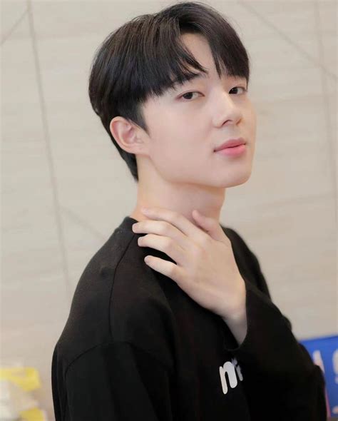 Pin By ML On New Chawarin Perdpiriyawong Singer Cute Gay Actors
