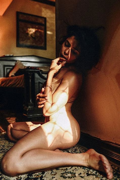 Extremely Hot Kolkata Model Sexy Navel Nude Photoshoot Full Collection Extraordinary Pics