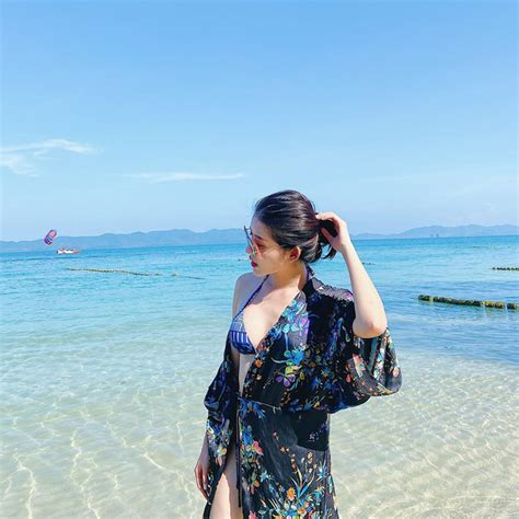 Loạt mỹ nhân Việt thi nhau khoe dáng với bikini như để nhắn nhủ Dăm ba cái Tết không thể làm