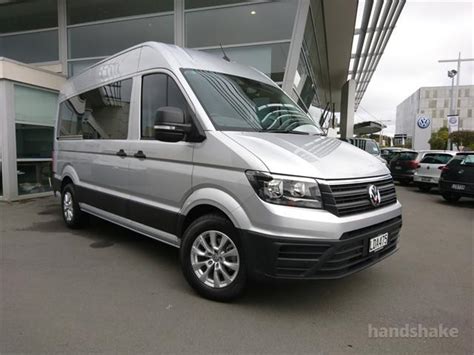 2018 VOLKSWAGEN CRAFTER Minibus 8-Speed Auto on handshake