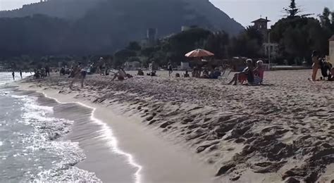 Caldo Estivo In Sicilia C A Palermo A Mondello Si Torna In