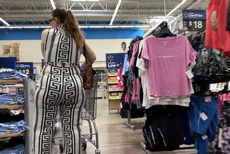 Phat Ass Pawg Milf In Black And White Flare Pants Forum