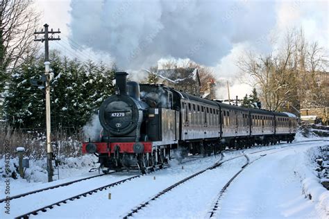 Foto De Jinty Steam Locomotive On A Santa Special At The Keighley And