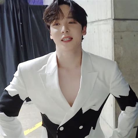 Pin By Katie R On Ateez Present Hot Korean Guys Kpop Guys Jeong Yun Ho