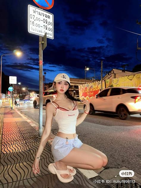 Chiếc áo hot nhất hè này hoá ra là của một local brand Trung hội con gái Việt diện ầm ầm hàng