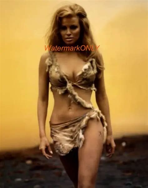 Gorgeous Actress Sex Symbol Raquel Welch Leggy Pin Up Photo