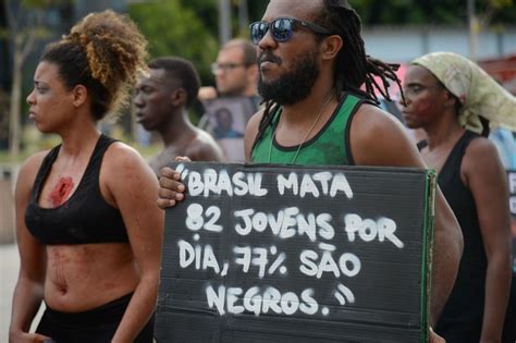 Ao Menos Cinco Pessoas Negras Foram Mortas Pela Polícia Por Dia Em 2021