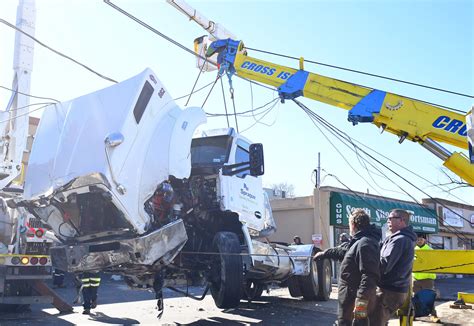 Tanker Truck Crashes In Merrick Road Closures And Traffic Delays