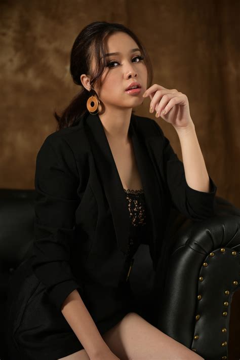 Sau scandal chat sex lộ ảnh sex top 10 Hoa hậu Việt Nam Ngọc Huệ cưới chồng Hàn Quốc Sao