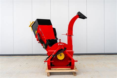 Rębak Tarczowy do Ciągnika RT-630R z Hydrauliczną Rolką Wciągającą