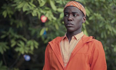 Ator de Sex Education revela que série mudou sua vida Eu não tinha