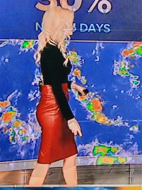 Pin By Haywood Jablowme On Kelly Costa Babe Leather Skirt Babes Fashion