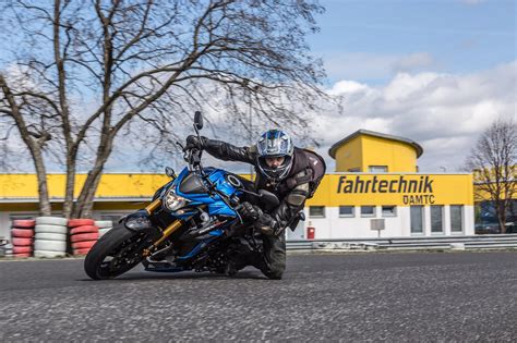 Naked Bike Test 2017