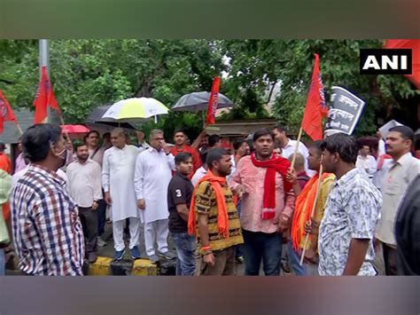 VHP protests against attacks on Indians in UK