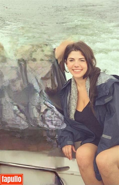 Emily Helen Barry Raciti Nude Photo 24 Fapullo