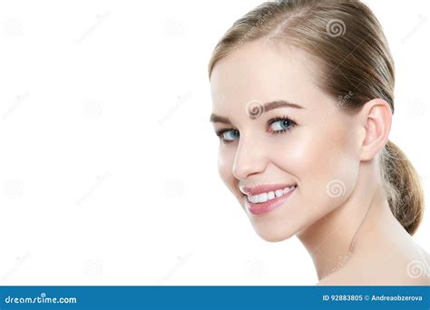 Mooie Jonge Blonde Glimlachende Vrouw Met Schone Huid Natuurlijke Samenstelling En Perfecte