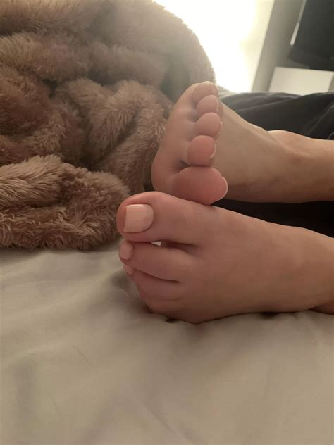 Who Wants To Cum On My Toes Nudes Feet NSFW NUDE PICS ORG