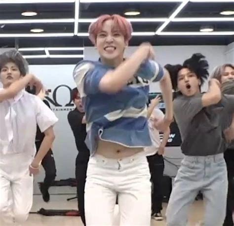 Pin by Ли Ли on краши и краших Kpop guys Hot korean guys Meme faces