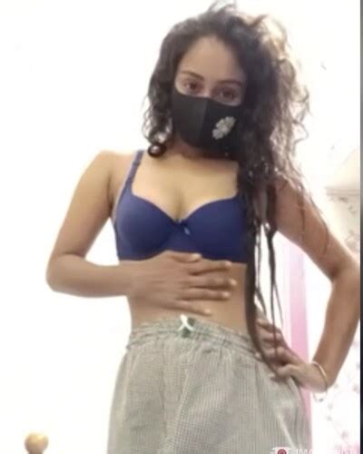 Nipa Queen Stripping Getting Fully Nude On StripChat Live Live