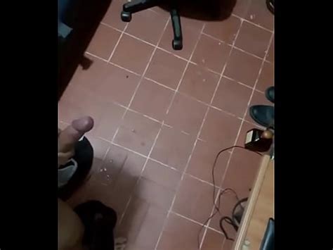 Vergón soltando leche XVIDEOS