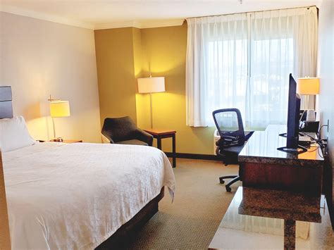 Downtown Portland Hotel Near Moda Center | Holiday Inn Express & Suites