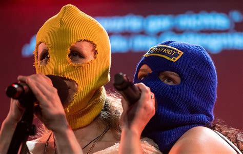 Kremlkritische Band Pussy Riot Zu Gast Bei K Nstler Flatz Puls