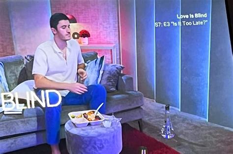 Love Is Blind Fans Think Leos Bong Was in the Pods