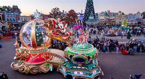 Disneyland Christmas Decorations Go Up Shelly Lighting