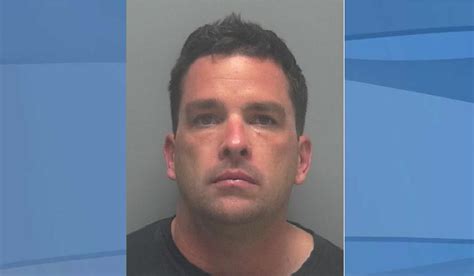 Car Slams Into Cape Coral Garage Driver Arrested For Dui Wink News