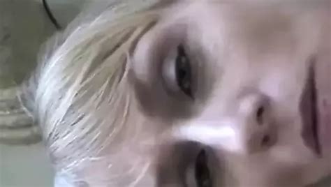 Vollbusige Euro MILF hüpft auf hartem Schwanz xHamster