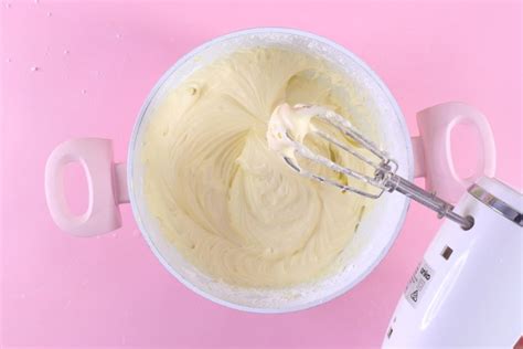 Frosting Recipe for Carrot Cake - Cream Cheese Frosting - Milly Chino