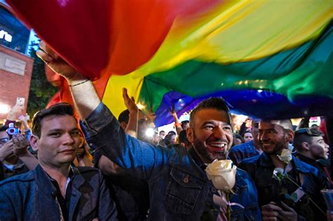 La Commissione Europea Chiede Di Riconoscere I Genitori Gay In Tutti I Paesi Dell Ue