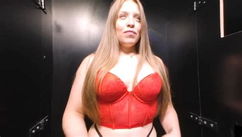 Vicious Cocksucker Devouring Cum Inside The Gloryhole Vr Porn Video