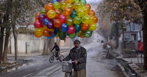 Story The Balloons Seller Learn Something New