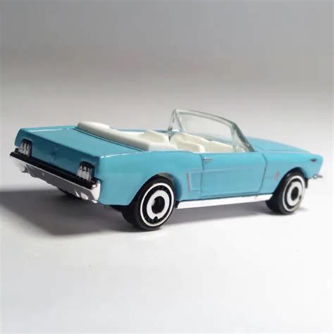 Hot Wheels Ford Mustang Convertible Model Toy Car James Bond Thunderball Edition