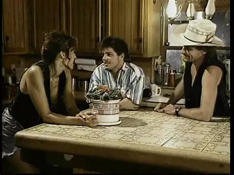 Morena MILF recebe dupla penetração na mesa da cozinha xHamster