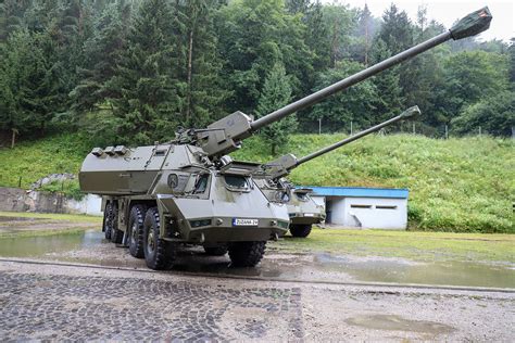 First two Zuzana 2 self-propelled guns, paid for by European states, go ...